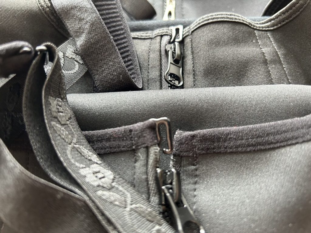 コルセットのフックがない拡大写真