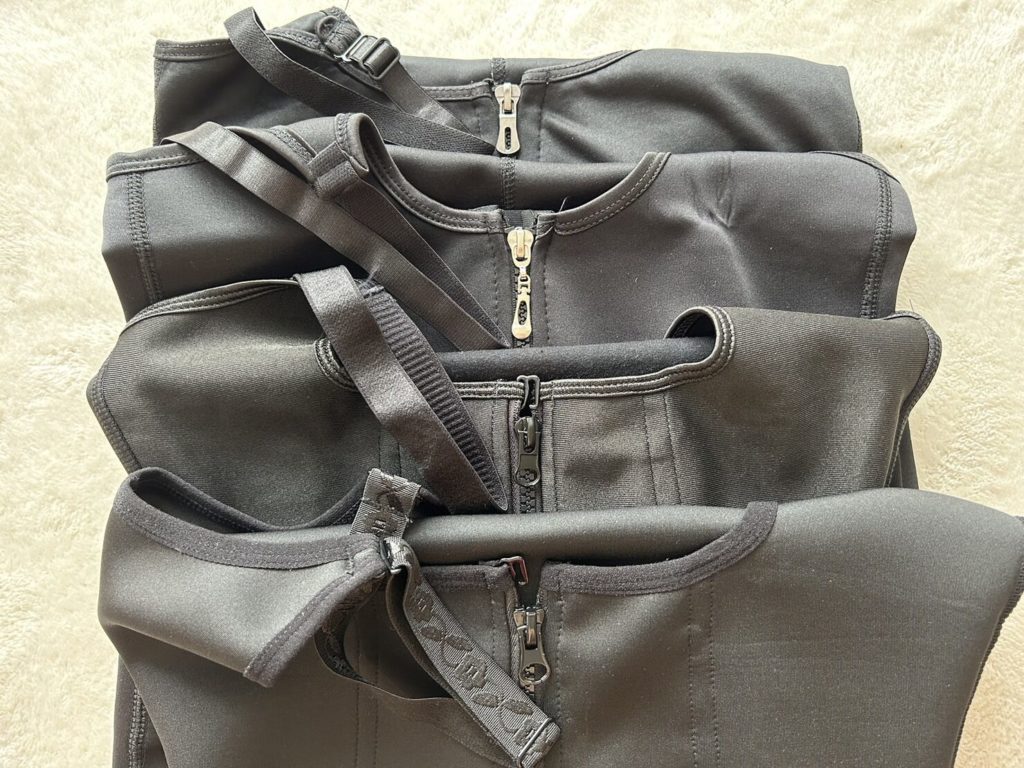 コルセットのフックがわかる拡大写真